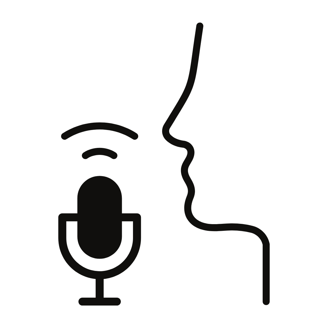 Silhuetten af et ansigt der vender mod en mikrofon